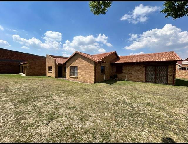 3 BEDROOM HOUSE FOR SALE IN DUNNOTTAR